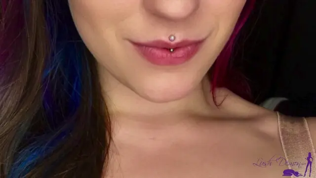 Poster: Mesmerizing Homewrecker