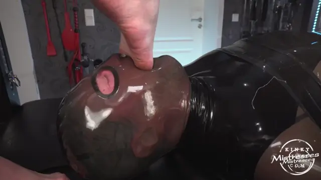 Poster: Feel Melisandre´s Foot And Ass