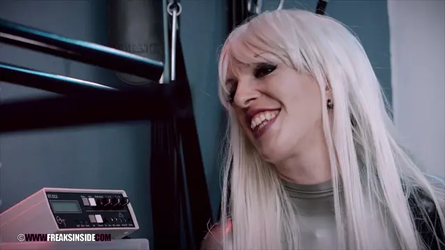 Poster: Slavegirl fucked in cage