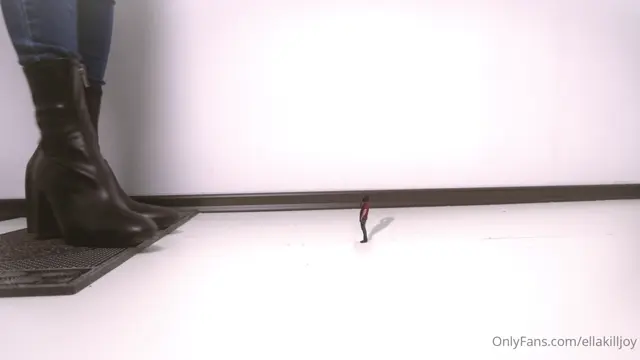 Poster: Giantess Ella – Mommys little step son punishment